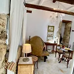 The Old Oven House شقة *